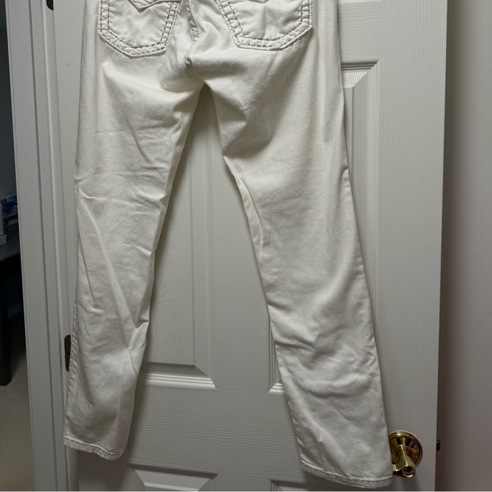 Miss Me white jeans, never worn. Inseam 31